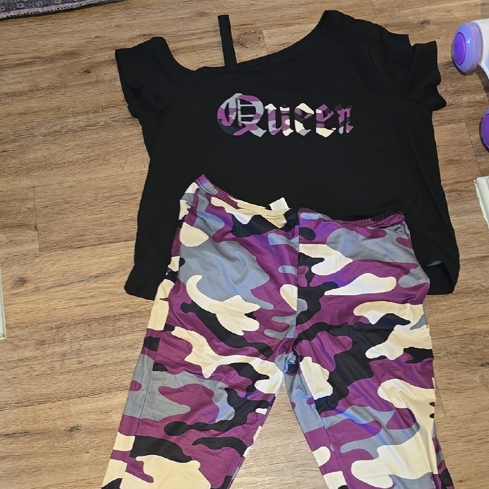Black 'Queen' Top and Camouflage Pants Set